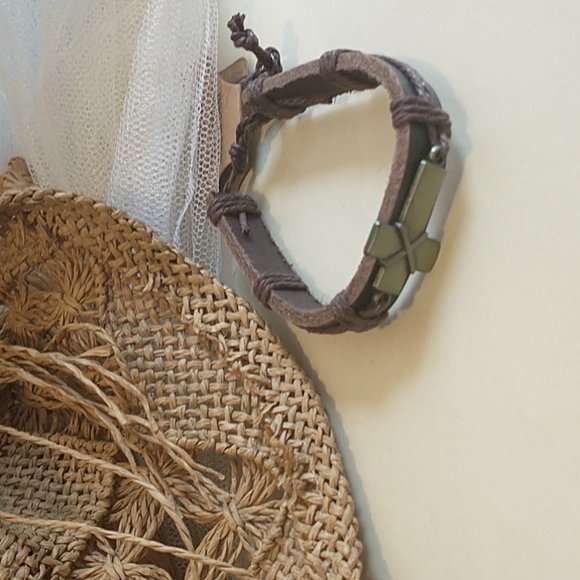 Genuine Leather Unisex Cross Bracelet! - Picture 4 of 4